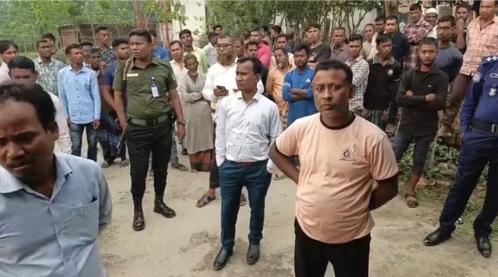 দেবীগঞ্জে অতিরিক্ত দামে জ্বালানি বিক্রি: ২ ব্যবসায়ীকে জরিমানা