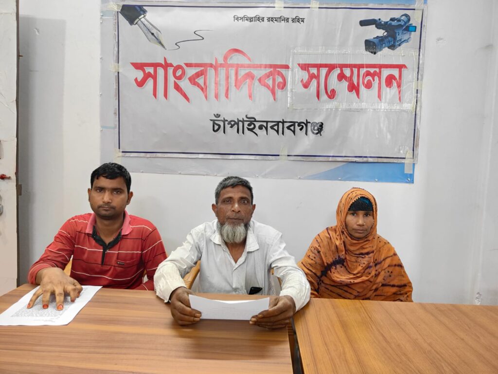 গোমস্তাপুরে বিবস্ত্র করে মারধর ও প্রাননাশের চেষ্টার প্রতিবাদে সংবাদ সম্মেলন 