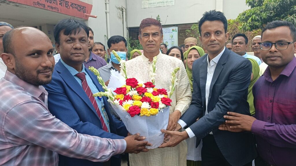 দেবীগঞ্জ উপজেলা স্বাস্থ্য কমপ্লেক্স পরিদর্শনে প্রতিমন্ত্রী ফরহাদ হোসেন আজাদ