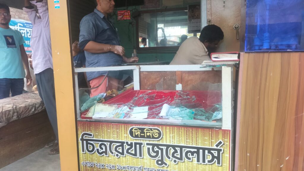 ভূরুঙ্গামারীতে জুয়েলারি শপে হামলা, ১২ ভরি সোনা ছিনতাইয়ের অভিযোগ