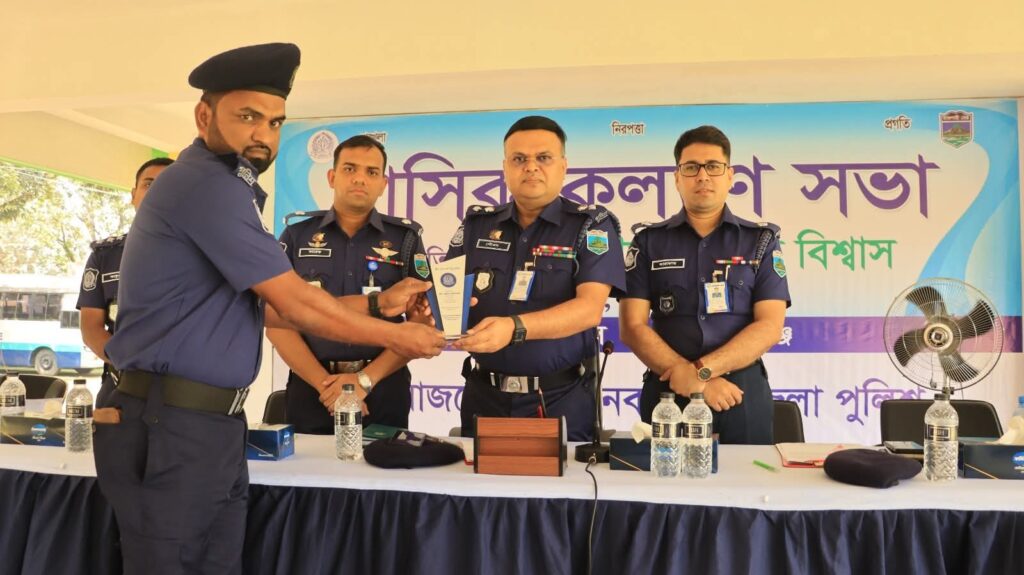 চাঁপাইনবাবগঞ্জে জেলা পুলিশের মাস্টার প্যারেড ও মাসিক কল্যান সভা অনুষ্ঠিত 