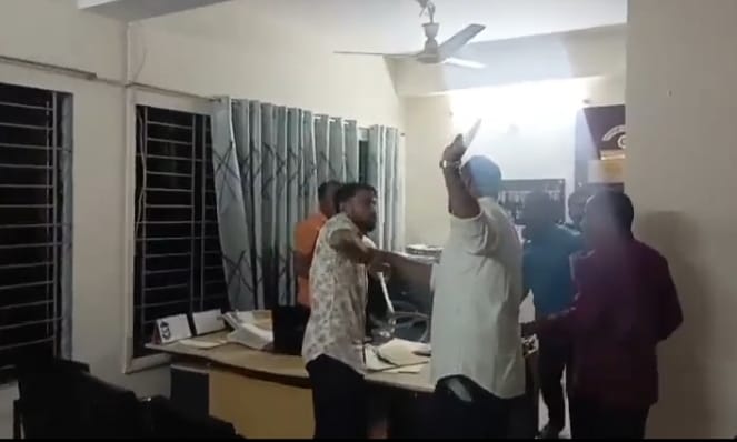 রাণীশংকৈল পিআইও কার্যালয়ে মারামারি: গ্রেপ্তার-১