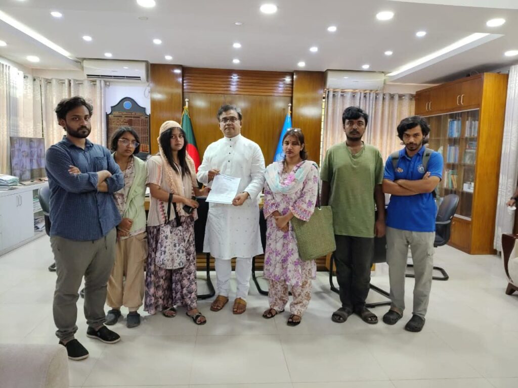 সাইবার বুলিং ও অনলাইন হয়রানির বিরুদ্ধে ব্যবস্থা নেওয়ার দাবিতে জাবি ছাত্র ইউনিয়নের স্মারকলিপি
