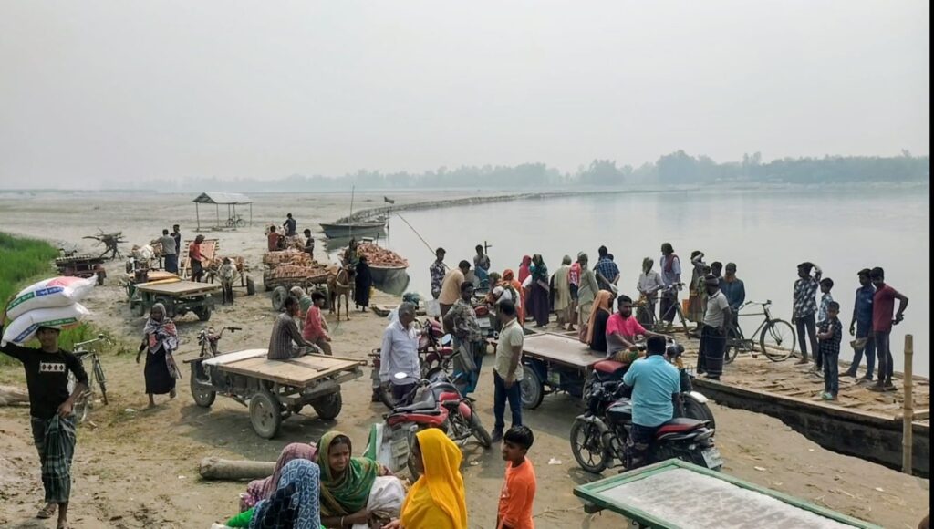 ভূরুঙ্গামারীর শালজোড়ে সেতুর অভাবে ভোগান্তিতে হাজারো মানুষ