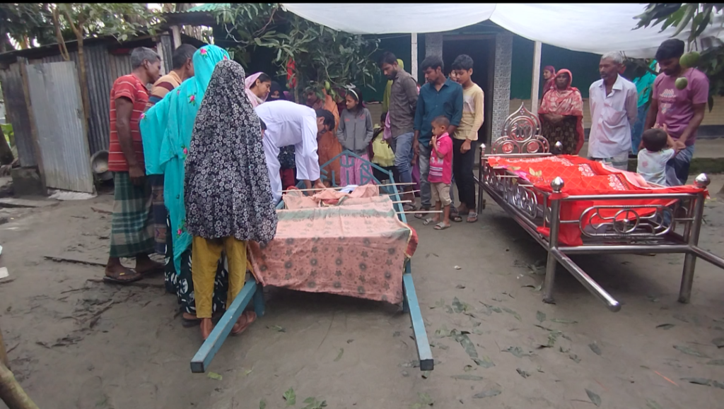 সড়ক দূর্ঘটনায় বাবা মেয়ে সহ ৪ জন নিহত