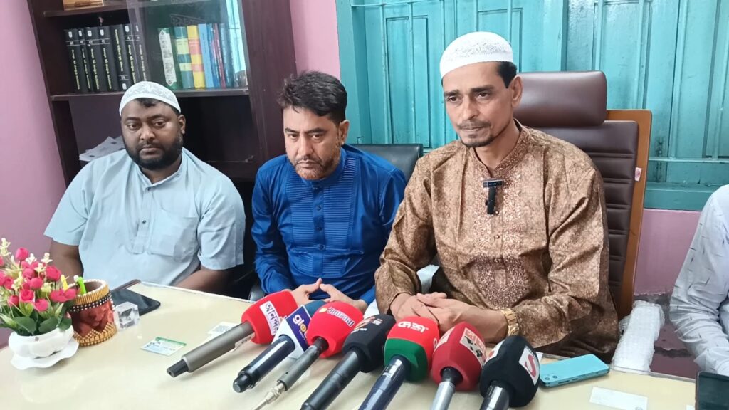 চার বছর পর ন্যায়ের জয়: জয়পুরহাটে চেয়ারম্যানের চেয়ারে আতাউর রহমান