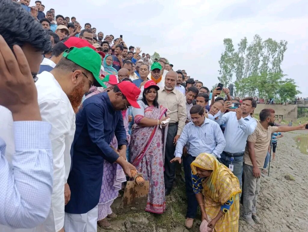 কুড়িগ্রামে খাল পুনঃখনন কর্মসূচির উদ্বোধন করলেন ত্রাণমন্ত্রী