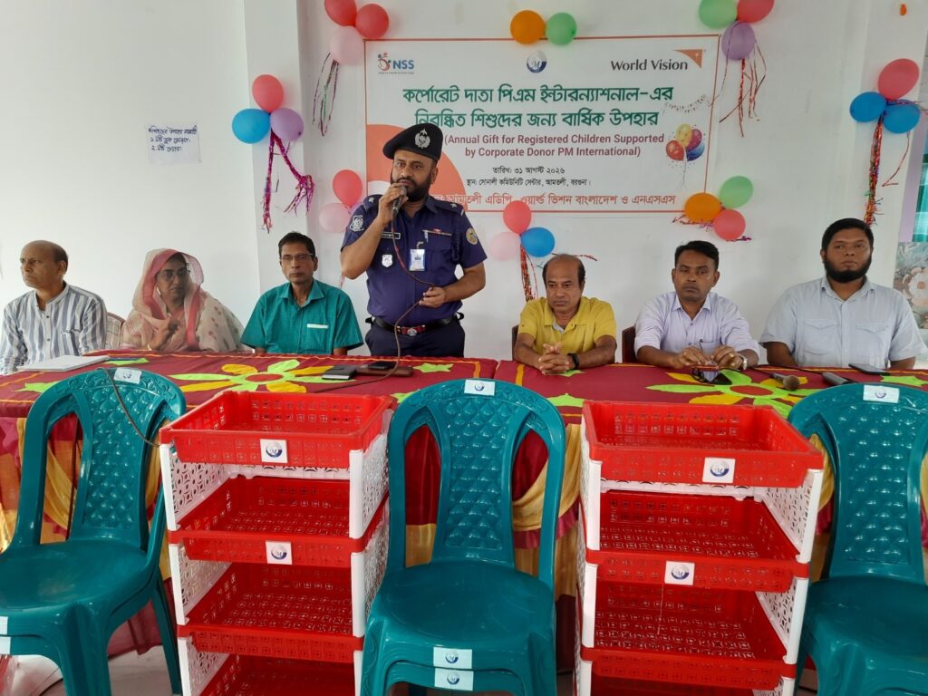 পিএম ইন্টারন্যাশনালের নিবন্ধিত ৭৪১ শিশুকে বই-খাতা রাখার র‌্যাক ও চেয়ার উপহার